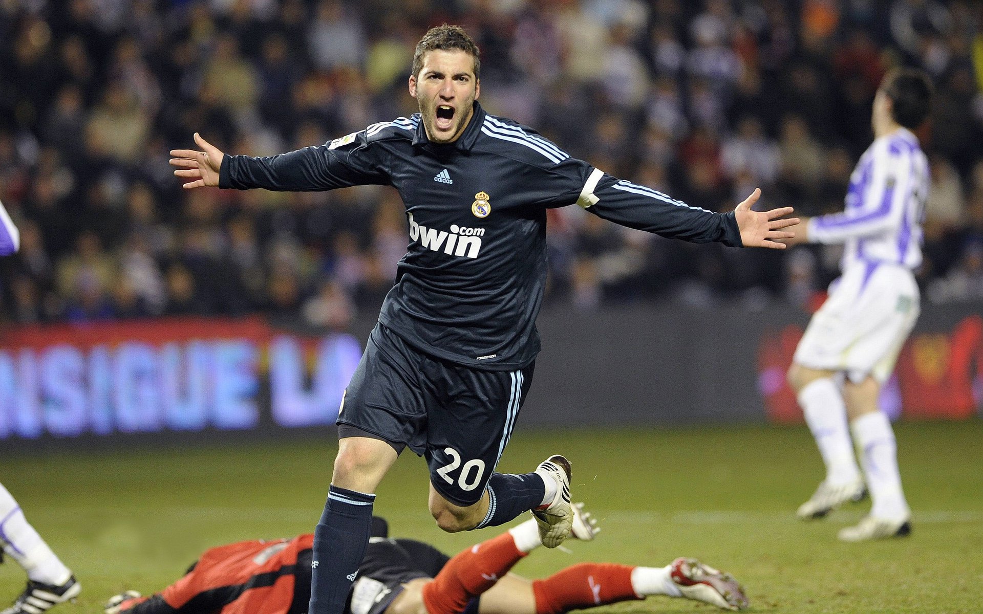 亚冠卫冕冠军再次展现实力，轻松取胜，亚冠的冠军