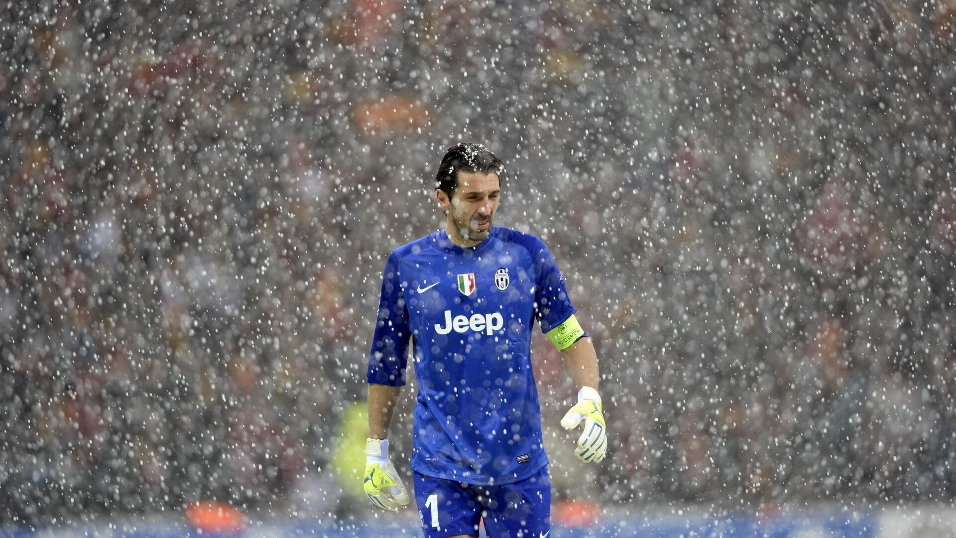 扎马莱克中场核心伤愈复出,助力球队冲击冠军,马扎斯和克莱采尔